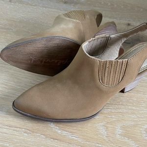 New with Box  - Splendid Averie Bootie - Size 6 - Color Maple